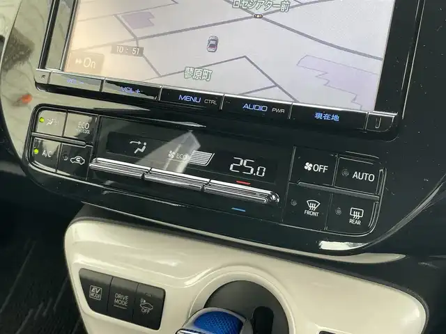 トヨタ プリウス Sセーフティプラス 静岡県 2017(平29)年 2.9万km スティールブロンドM 1オーナー　/トヨタセーフティセンス  /ACC /HUD /AHB /パークアシスト /クリアランスソナー /純正ナビ（DSZT-YC4T）　/地デジ　/Bカメラ/ステアリングスイッチ /革巻きステアリング　/ドライブモード　/前方ドラレコ（YCD-18FHR）  /GPSレーダー （YA-W17GA）/スマートキー /スペアキー /保証書