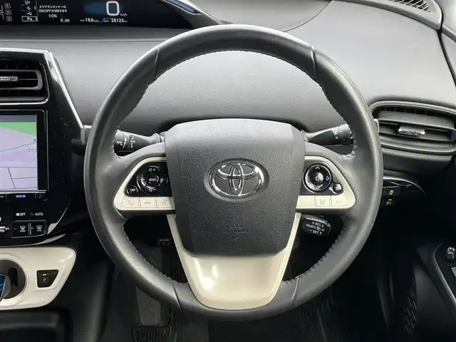 トヨタ プリウス Sセーフティプラス 静岡県 2017(平29)年 2.9万km スティールブロンドM 1オーナー　/トヨタセーフティセンス  /ACC /HUD /AHB /パークアシスト /クリアランスソナー /純正ナビ（DSZT-YC4T）　/地デジ　/Bカメラ/ステアリングスイッチ /革巻きステアリング　/ドライブモード　/前方ドラレコ（YCD-18FHR）  /GPSレーダー （YA-W17GA）/スマートキー /スペアキー /保証書
