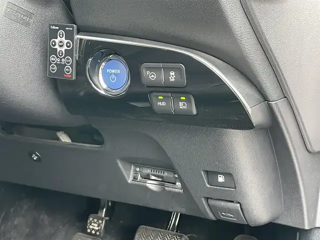 トヨタ プリウス Sセーフティプラス 静岡県 2017(平29)年 2.9万km スティールブロンドM 1オーナー　/トヨタセーフティセンス  /ACC /HUD /AHB /パークアシスト /クリアランスソナー /純正ナビ（DSZT-YC4T）　/地デジ　/Bカメラ/ステアリングスイッチ /革巻きステアリング　/ドライブモード　/前方ドラレコ（YCD-18FHR）  /GPSレーダー （YA-W17GA）/スマートキー /スペアキー /保証書