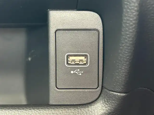 ホンダ ＷＲ－Ｖ X 滋賀県 2024(令6)年 0.6万km クリスタルブラックパール 純正フロントグリル/スタッドレスタイヤ積込（純正ホイールキャップ付）/8インチディスプレイオーディオ/バックカメラ/ETC/ドライブレコーダー/ホンダセンシング/・踏み間違い防止アシスト/・プリクラッシュブレーキアシスト/・ヒルスタート（坂道発進）アシスト/・TCS（トラクションコントロールシステム）/・VDC（ビークルダイナミクスコントロール）/・レーンキープアシスト/・車間自動制御システム/・ASCD（オートスピードコントロール装置）/・ABS（アンチロックブレーキシステム）/・コーナー・バックセンサー（ソナー）/・標識検知機能/・盗難防止アラーム/電動格納ミラー/オートライト/LEDヘッドライト/ヘッドライトレベライザー/オートエアコン/スマートキー/スペアキー/プッシュスタート/スマホホルダー/純正ゴムマット/ドアバイザー