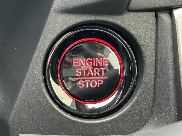 ホンダ ＷＲ－Ｖ X 滋賀県 2024(令6)年 0.6万km クリスタルブラックパール 純正フロントグリル/スタッドレスタイヤ積込（純正ホイールキャップ付）/8インチディスプレイオーディオ/バックカメラ/ETC/ドライブレコーダー/ホンダセンシング/・踏み間違い防止アシスト/・プリクラッシュブレーキアシスト/・ヒルスタート（坂道発進）アシスト/・TCS（トラクションコントロールシステム）/・VDC（ビークルダイナミクスコントロール）/・レーンキープアシスト/・車間自動制御システム/・ASCD（オートスピードコントロール装置）/・ABS（アンチロックブレーキシステム）/・コーナー・バックセンサー（ソナー）/・標識検知機能/・盗難防止アラーム/電動格納ミラー/オートライト/LEDヘッドライト/ヘッドライトレベライザー/オートエアコン/スマートキー/スペアキー/プッシュスタート/スマホホルダー/純正ゴムマット/ドアバイザー