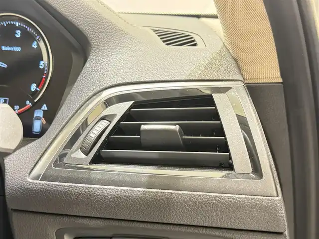 ＢＭＷ １１８ｄ ファッショニスタ 福岡県 2019(平31)年 1.9万km ミネラルホワイト オイスターレザー　/純正ナビ　/Ｂｌｕｅｔｏｏｔｈ　/Ｂカメラ　/ＡＣＣ　/アンビエントライト　/電動フロントシート　/コンフォートアクセス　/シートヒーター　/前後ドライブレコーダー　/ＥＴＣ　/純正１７インチＡＷ
