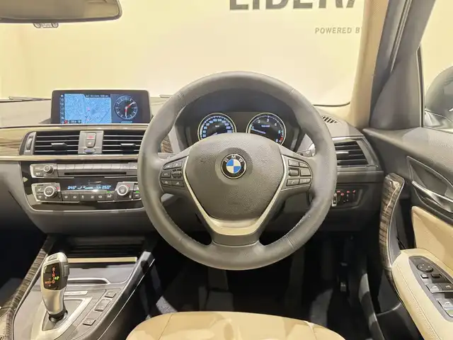 ＢＭＷ １１８ｄ ファッショニスタ 福岡県 2019(平31)年 1.9万km ミネラルホワイト オイスターレザー　/純正ナビ　/Ｂｌｕｅｔｏｏｔｈ　/Ｂカメラ　/ＡＣＣ　/アンビエントライト　/電動フロントシート　/コンフォートアクセス　/シートヒーター　/前後ドライブレコーダー　/ＥＴＣ　/純正１７インチＡＷ