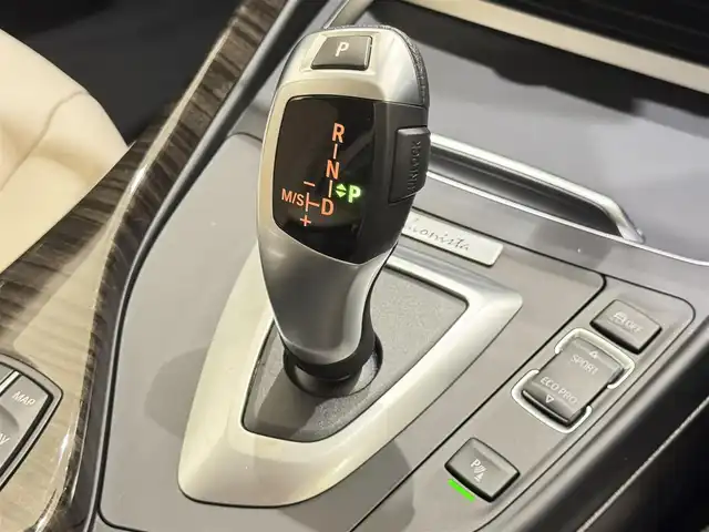 ＢＭＷ １１８ｄ ファッショニスタ 福岡県 2019(平31)年 1.9万km ミネラルホワイト オイスターレザー　/純正ナビ　/Ｂｌｕｅｔｏｏｔｈ　/Ｂカメラ　/ＡＣＣ　/アンビエントライト　/電動フロントシート　/コンフォートアクセス　/シートヒーター　/前後ドライブレコーダー　/ＥＴＣ　/純正１７インチＡＷ