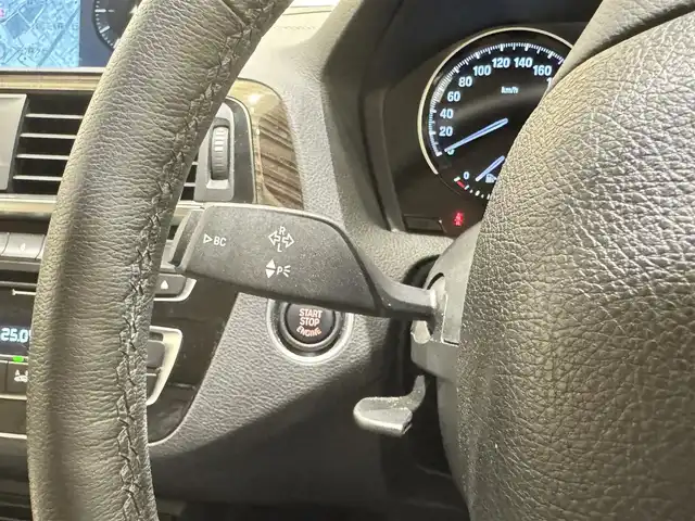 ＢＭＷ １１８ｄ ファッショニスタ 福岡県 2019(平31)年 1.9万km ミネラルホワイト オイスターレザー　/純正ナビ　/Ｂｌｕｅｔｏｏｔｈ　/Ｂカメラ　/ＡＣＣ　/アンビエントライト　/電動フロントシート　/コンフォートアクセス　/シートヒーター　/前後ドライブレコーダー　/ＥＴＣ　/純正１７インチＡＷ