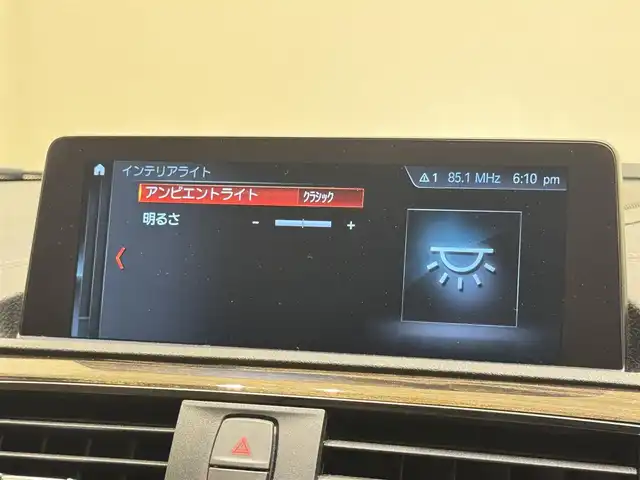 ＢＭＷ １１８ｄ ファッショニスタ 福岡県 2019(平31)年 1.9万km ミネラルホワイト オイスターレザー　/純正ナビ　/Ｂｌｕｅｔｏｏｔｈ　/Ｂカメラ　/ＡＣＣ　/アンビエントライト　/電動フロントシート　/コンフォートアクセス　/シートヒーター　/前後ドライブレコーダー　/ＥＴＣ　/純正１７インチＡＷ