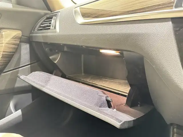 ＢＭＷ １１８ｄ ファッショニスタ 福岡県 2019(平31)年 1.9万km ミネラルホワイト オイスターレザー　/純正ナビ　/Ｂｌｕｅｔｏｏｔｈ　/Ｂカメラ　/ＡＣＣ　/アンビエントライト　/電動フロントシート　/コンフォートアクセス　/シートヒーター　/前後ドライブレコーダー　/ＥＴＣ　/純正１７インチＡＷ