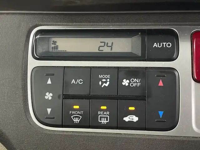 ホンダ Ｎ ＯＮＥ G 埼玉県 2013(平25)年 3万km プレミアムホワイトパール 社外SDナビ/　（FM/AM/CD/DVD/AUX/iPod）/ワンセグテレビ/プッシュスタート/スマートキー/フロアマット/ドアバイザー/電動格納ミラー