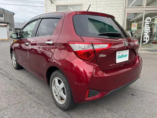 トヨタ ヴィッツ ジュエラ 愛知県 2017(平29)年 1.7万km ダークレッドマイカメタリック ワンオーナー/純正SDナビ(ワンセグ/BT/SD/CD/AM/FM)/ETC/ABS/横滑り防止装置/衝突被害軽減システム/レーンキープアシスト/盗難防止装置/オートマチックハイビーム/パワーステアリング/パワーウィンドウ/純正フロアマット/電動格納式ミラー/ドアバイザー/規格外アルミホイール/保証書/取扱説明書/スペアキー