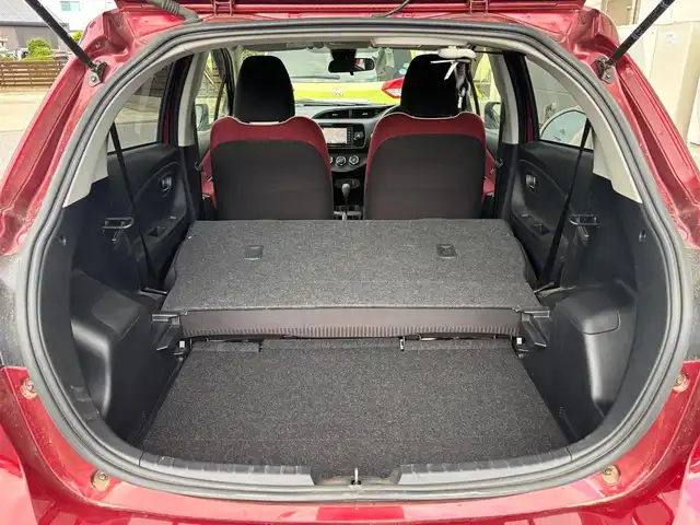 トヨタ ヴィッツ ジュエラ 愛知県 2017(平29)年 1.7万km ダークレッドマイカメタリック ワンオーナー/純正SDナビ(ワンセグ/BT/SD/CD/AM/FM)/ETC/ABS/横滑り防止装置/衝突被害軽減システム/レーンキープアシスト/盗難防止装置/オートマチックハイビーム/パワーステアリング/パワーウィンドウ/純正フロアマット/電動格納式ミラー/ドアバイザー/規格外アルミホイール/保証書/取扱説明書/スペアキー