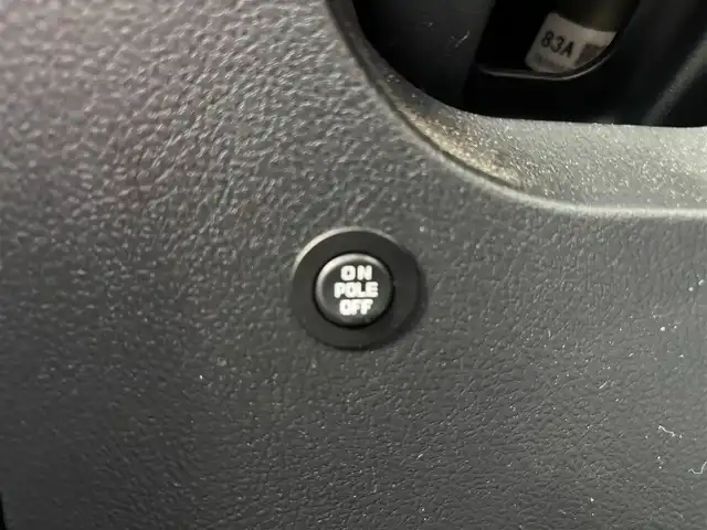 トヨタ ヴィッツ ジュエラ 愛知県 2017(平29)年 1.7万km ダークレッドマイカメタリック ワンオーナー/純正SDナビ(ワンセグ/BT/SD/CD/AM/FM)/ETC/ABS/横滑り防止装置/衝突被害軽減システム/レーンキープアシスト/盗難防止装置/オートマチックハイビーム/パワーステアリング/パワーウィンドウ/純正フロアマット/電動格納式ミラー/ドアバイザー/規格外アルミホイール/保証書/取扱説明書/スペアキー