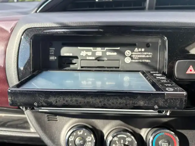 トヨタ ヴィッツ ジュエラ 愛知県 2017(平29)年 1.7万km ダークレッドマイカメタリック ワンオーナー/純正SDナビ(ワンセグ/BT/SD/CD/AM/FM)/ETC/ABS/横滑り防止装置/衝突被害軽減システム/レーンキープアシスト/盗難防止装置/オートマチックハイビーム/パワーステアリング/パワーウィンドウ/純正フロアマット/電動格納式ミラー/ドアバイザー/規格外アルミホイール/保証書/取扱説明書/スペアキー