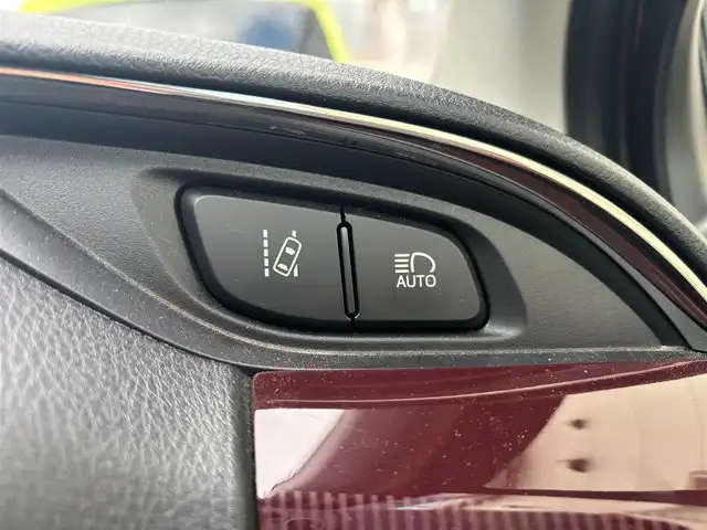 トヨタ ヴィッツ ジュエラ 愛知県 2017(平29)年 1.7万km ダークレッドマイカメタリック ワンオーナー/純正SDナビ(ワンセグ/BT/SD/CD/AM/FM)/ETC/ABS/横滑り防止装置/衝突被害軽減システム/レーンキープアシスト/盗難防止装置/オートマチックハイビーム/パワーステアリング/パワーウィンドウ/純正フロアマット/電動格納式ミラー/ドアバイザー/規格外アルミホイール/保証書/取扱説明書/スペアキー