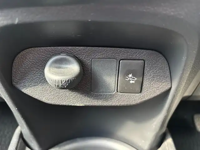 トヨタ ヴィッツ ジュエラ 愛知県 2017(平29)年 1.7万km ダークレッドマイカメタリック ワンオーナー/純正SDナビ(ワンセグ/BT/SD/CD/AM/FM)/ETC/ABS/横滑り防止装置/衝突被害軽減システム/レーンキープアシスト/盗難防止装置/オートマチックハイビーム/パワーステアリング/パワーウィンドウ/純正フロアマット/電動格納式ミラー/ドアバイザー/規格外アルミホイール/保証書/取扱説明書/スペアキー