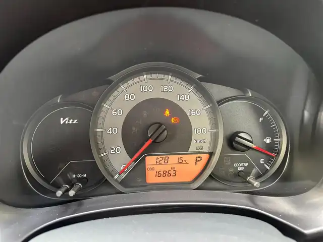 トヨタ ヴィッツ ジュエラ 愛知県 2017(平29)年 1.7万km ダークレッドマイカメタリック ワンオーナー/純正SDナビ(ワンセグ/BT/SD/CD/AM/FM)/ETC/ABS/横滑り防止装置/衝突被害軽減システム/レーンキープアシスト/盗難防止装置/オートマチックハイビーム/パワーステアリング/パワーウィンドウ/純正フロアマット/電動格納式ミラー/ドアバイザー/規格外アルミホイール/保証書/取扱説明書/スペアキー