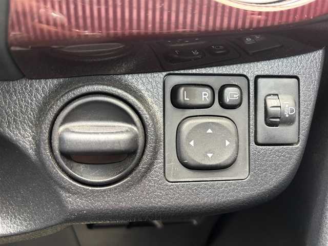 トヨタ ヴィッツ ジュエラ 愛知県 2017(平29)年 1.7万km ダークレッドマイカメタリック ワンオーナー/純正SDナビ(ワンセグ/BT/SD/CD/AM/FM)/ETC/ABS/横滑り防止装置/衝突被害軽減システム/レーンキープアシスト/盗難防止装置/オートマチックハイビーム/パワーステアリング/パワーウィンドウ/純正フロアマット/電動格納式ミラー/ドアバイザー/規格外アルミホイール/保証書/取扱説明書/スペアキー