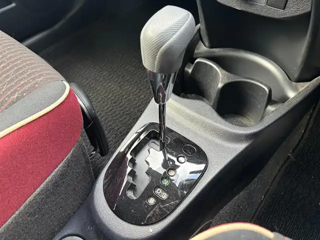 トヨタ ヴィッツ ジュエラ 愛知県 2017(平29)年 1.7万km ダークレッドマイカメタリック ワンオーナー/純正SDナビ(ワンセグ/BT/SD/CD/AM/FM)/ETC/ABS/横滑り防止装置/衝突被害軽減システム/レーンキープアシスト/盗難防止装置/オートマチックハイビーム/パワーステアリング/パワーウィンドウ/純正フロアマット/電動格納式ミラー/ドアバイザー/規格外アルミホイール/保証書/取扱説明書/スペアキー