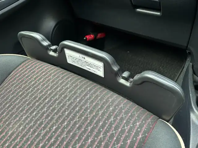 トヨタ ヴィッツ ジュエラ 愛知県 2017(平29)年 1.7万km ダークレッドマイカメタリック ワンオーナー/純正SDナビ(ワンセグ/BT/SD/CD/AM/FM)/ETC/ABS/横滑り防止装置/衝突被害軽減システム/レーンキープアシスト/盗難防止装置/オートマチックハイビーム/パワーステアリング/パワーウィンドウ/純正フロアマット/電動格納式ミラー/ドアバイザー/規格外アルミホイール/保証書/取扱説明書/スペアキー