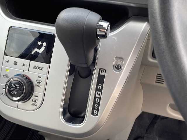 ダイハツ キャスト スタイル X リミテッド SAⅢ 千葉県 2022(令4)年 2.8万km ダークエメラルドマイカ 社外オーディオ/Bluetooth/CD/ETC/前後コーナーセンサー/1列目シートヒーター/盗難防止装置/衝突軽減システム/横滑り防止装置/オートライト/電動格納ミラー/アイドリングストップ/プッシュスタート/スマートキー/純正ドアバイザー/純正フロアマット