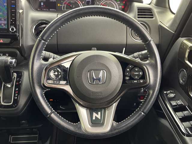 ホンダ Ｎ ＢＯＸ カスタム G L ターボ ホンダセンシング 愛知県 2018(平30)年 3.4万km プラチナホワイトパール 純正８インチナビ/・Ｂｌｕｅｔｏｏｔｈ/・フルセグ/・ＤＶＤ/ＣＤ/・AppleCarPlay/両側パワースライドドア/バックカメラ/前後ドラレコ/ＥＴＣ/ホンダセンシング/衝突軽減/コーナーセンサー/レーンキープ/オートマチックハイビーム/レーダークルーズコントロール/LEDヘッドライト/フォグランプ/パドルシフト/純正AW