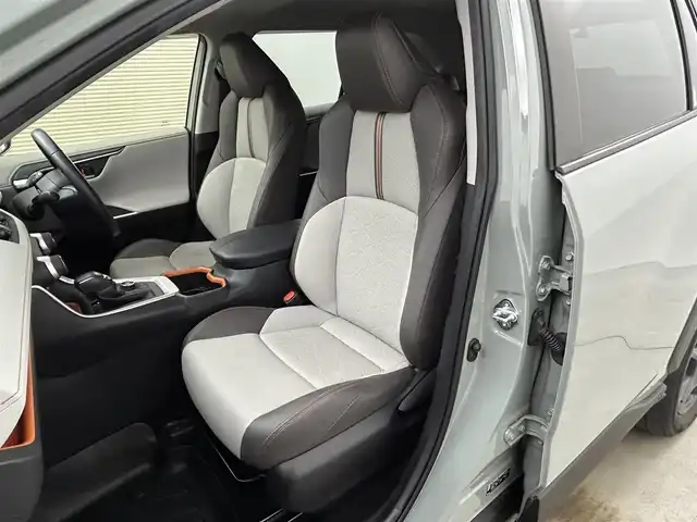 トヨタ ＲＡＶ４ アドベンチャー 岡山県 2022(令4)年 5.5万km アーバンカーキ 純正９インチディスプレイオーディオ/・FM/AM/Bluetooth/フルセグ/CarPlay/バックカメラ/合皮シート/・パワーシート/・シートヒーター/・ベンチレーション/・シートメモリー/ステアリングヒーター/パワーバックドア/TRDルーフキャリア/トヨタセーフティーセンス/・プリクラッシュセーフティ/・レーンディパーチャーアラート/・レーダークルーズコントロール/・オートマチックハイビーム/・コーナーセンサー/・BSM/前後ドライブレコーダー/ビルトインETC/LEDヘッドライト/フロアマット/純正19インチアルミホイール