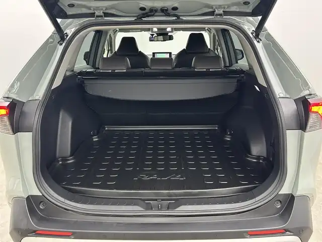 トヨタ ＲＡＶ４ アドベンチャー 岡山県 2022(令4)年 5.5万km アーバンカーキ 純正９インチディスプレイオーディオ/・FM/AM/Bluetooth/フルセグ/CarPlay/バックカメラ/合皮シート/・パワーシート/・シートヒーター/・ベンチレーション/・シートメモリー/ステアリングヒーター/パワーバックドア/TRDルーフキャリア/トヨタセーフティーセンス/・プリクラッシュセーフティ/・レーンディパーチャーアラート/・レーダークルーズコントロール/・オートマチックハイビーム/・コーナーセンサー/・BSM/前後ドライブレコーダー/ビルトインETC/LEDヘッドライト/フロアマット/純正19インチアルミホイール