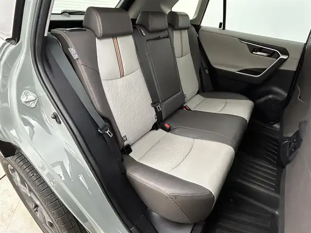 トヨタ ＲＡＶ４ アドベンチャー 岡山県 2022(令4)年 5.5万km アーバンカーキ 純正９インチディスプレイオーディオ/・FM/AM/Bluetooth/フルセグ/CarPlay/バックカメラ/合皮シート/・パワーシート/・シートヒーター/・ベンチレーション/・シートメモリー/ステアリングヒーター/パワーバックドア/TRDルーフキャリア/トヨタセーフティーセンス/・プリクラッシュセーフティ/・レーンディパーチャーアラート/・レーダークルーズコントロール/・オートマチックハイビーム/・コーナーセンサー/・BSM/前後ドライブレコーダー/ビルトインETC/LEDヘッドライト/フロアマット/純正19インチアルミホイール