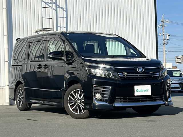 トヨタ ヴォクシー ZS 三重県 2014(平26)年 12.9万km ブラック 禁煙/純正ナビ/純正フリップダウンモニター/フルセグTV/バックカメラ/ETC/両側パワースライドドア/横滑り防止/アイドリングストップ/オートライト/革巻きステアリング/ステアリングスイッチ/オートリトラウィンカーミラー