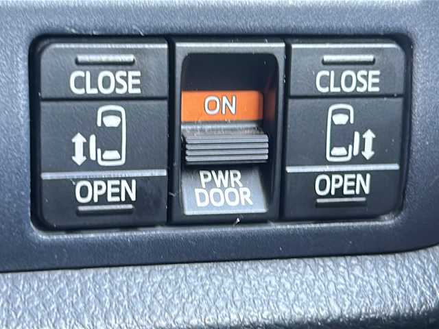 トヨタ ヴォクシー ZS 三重県 2014(平26)年 12.9万km ブラック 禁煙/純正ナビ/純正フリップダウンモニター/フルセグTV/バックカメラ/ETC/両側パワースライドドア/横滑り防止/アイドリングストップ/オートライト/革巻きステアリング/ステアリングスイッチ/オートリトラウィンカーミラー