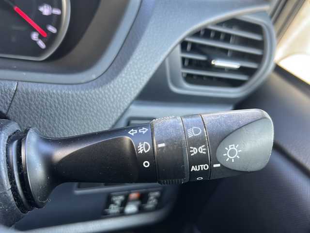 トヨタ ヴォクシー ZS 三重県 2014(平26)年 12.9万km ブラック 禁煙/純正ナビ/純正フリップダウンモニター/フルセグTV/バックカメラ/ETC/両側パワースライドドア/横滑り防止/アイドリングストップ/オートライト/革巻きステアリング/ステアリングスイッチ/オートリトラウィンカーミラー