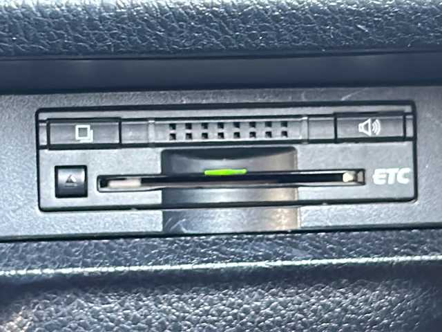 トヨタ ヴォクシー ZS 三重県 2014(平26)年 12.9万km ブラック 禁煙/純正ナビ/純正フリップダウンモニター/フルセグTV/バックカメラ/ETC/両側パワースライドドア/横滑り防止/アイドリングストップ/オートライト/革巻きステアリング/ステアリングスイッチ/オートリトラウィンカーミラー