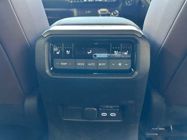 トヨタ ランドクルーザー ２５０ ZX ファーストエディション 宮城県 2024(令6)年 1.9万km ブラック ワンオーナー/4WD/サンルーフ/ルーフレール/純正ディーラーナビ/FM/AM/BT/USB/フルセグTV/全方位バックカメラ/レザーシート/1.2列目シートヒーター/1.2列目シートクーラー/1.3列目パワーシート/ステアリングスイッチ/ステアリングヒーター/パワーバックドア/ブラインドスポットモニター/デジタルインナーミラー/追従型クルーズコントロール/レーンキープアシスト/ダウンヒルアシストコントロール/センターデフロック/コーナーセンサー/MTS/MTモード搭載/横滑り防止装置/衝突被害軽減システム/盗難防止システム/純正アルミ夏タイヤ18インチ/純正フロアマット/LEDライト/オートマチックハイビーム/ETC2.0/ドライブレコーダー/プッシュスタート/保証書・記録簿・取扱説明書