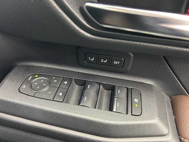 トヨタ ランドクルーザー ２５０ ZX ファーストエディション 宮城県 2024(令6)年 1.9万km ブラック ワンオーナー/4WD/サンルーフ/ルーフレール/純正ディーラーナビ/FM/AM/BT/USB/フルセグTV/全方位バックカメラ/レザーシート/1.2列目シートヒーター/1.2列目シートクーラー/1.3列目パワーシート/ステアリングスイッチ/ステアリングヒーター/パワーバックドア/ブラインドスポットモニター/デジタルインナーミラー/追従型クルーズコントロール/レーンキープアシスト/ダウンヒルアシストコントロール/センターデフロック/コーナーセンサー/MTS/MTモード搭載/横滑り防止装置/衝突被害軽減システム/盗難防止システム/純正アルミ夏タイヤ18インチ/純正フロアマット/LEDライト/オートマチックハイビーム/ETC2.0/ドライブレコーダー/プッシュスタート/保証書・記録簿・取扱説明書