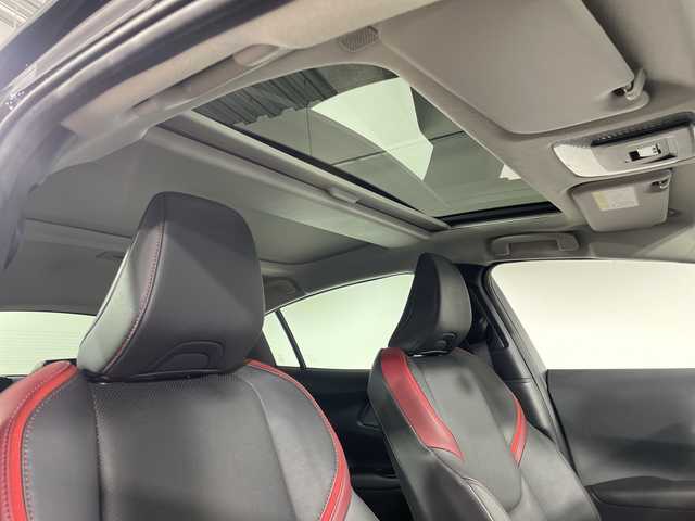 トヨタ プリウス Z 神奈川県 2024(令6)年 2.2万km アティチュードブラックマイカ パノラマルーフ/純正12.3型ディスプレイオーディオ/Tコネクトナビ/パノラミックビューモニター/フルセグ　Bluetooth　USB　Miracast/パワーバックドア/デジタルインナーミラー/AC100V/ワイヤレス充電/ビルトインETC2.0/セーフティセンス/ブラインドスポットモニター/レーダークルーズコントロール/プリクラッシュセーフティ/レーンディパーチャーアラート/オートマチックハイビーム/ロードサインアシスト/ドライバー異常対応システム/プロアクティブドライビングアシスト/リアクロストラフィックアラート/ロードサインアシスト/レーンチェンジアシスト/パーキングサポートブレーキ/安心降車アシスト/周辺車両接近時サポート/発進遅れ告知/後退速度抑制/リヤシートマインダー/パーキングアシスト/革シート/運転席パワーシート/ポジションメモリー/前席シートヒーター/ベンチレーション/革巻きステアリング/ステアリングヒーター/プッシュスタート/スマートキー/LEDヘッドランプ/オートライト/純正19インチアルミホイール