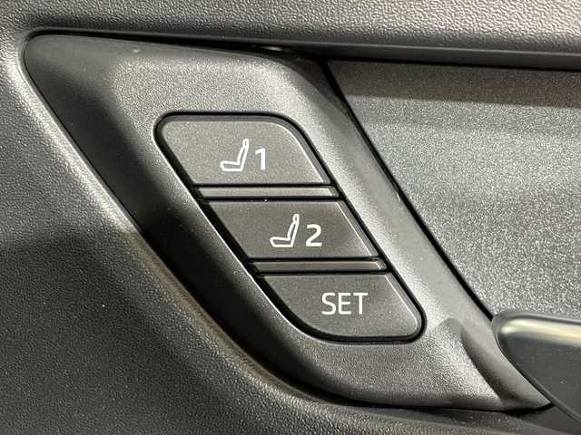 トヨタ プリウス Z 神奈川県 2024(令6)年 2.2万km アティチュードブラックマイカ パノラマルーフ/純正12.3型ディスプレイオーディオ/Tコネクトナビ/パノラミックビューモニター/フルセグ　Bluetooth　USB　Miracast/パワーバックドア/デジタルインナーミラー/AC100V/ワイヤレス充電/ビルトインETC2.0/セーフティセンス/ブラインドスポットモニター/レーダークルーズコントロール/プリクラッシュセーフティ/レーンディパーチャーアラート/オートマチックハイビーム/ロードサインアシスト/ドライバー異常対応システム/プロアクティブドライビングアシスト/リアクロストラフィックアラート/ロードサインアシスト/レーンチェンジアシスト/パーキングサポートブレーキ/安心降車アシスト/周辺車両接近時サポート/発進遅れ告知/後退速度抑制/リヤシートマインダー/パーキングアシスト/革シート/運転席パワーシート/ポジションメモリー/前席シートヒーター/ベンチレーション/革巻きステアリング/ステアリングヒーター/プッシュスタート/スマートキー/LEDヘッドランプ/オートライト/純正19インチアルミホイール