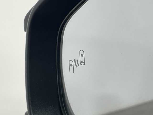 トヨタ プリウス Z 神奈川県 2024(令6)年 2.2万km アティチュードブラックマイカ パノラマルーフ/純正12.3型ディスプレイオーディオ/Tコネクトナビ/パノラミックビューモニター/フルセグ　Bluetooth　USB　Miracast/パワーバックドア/デジタルインナーミラー/AC100V/ワイヤレス充電/ビルトインETC2.0/セーフティセンス/ブラインドスポットモニター/レーダークルーズコントロール/プリクラッシュセーフティ/レーンディパーチャーアラート/オートマチックハイビーム/ロードサインアシスト/ドライバー異常対応システム/プロアクティブドライビングアシスト/リアクロストラフィックアラート/ロードサインアシスト/レーンチェンジアシスト/パーキングサポートブレーキ/安心降車アシスト/周辺車両接近時サポート/発進遅れ告知/後退速度抑制/リヤシートマインダー/パーキングアシスト/革シート/運転席パワーシート/ポジションメモリー/前席シートヒーター/ベンチレーション/革巻きステアリング/ステアリングヒーター/プッシュスタート/スマートキー/LEDヘッドランプ/オートライト/純正19インチアルミホイール