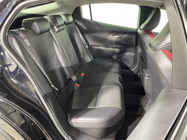 トヨタ プリウス Z 神奈川県 2024(令6)年 2.2万km アティチュードブラックマイカ パノラマルーフ/純正12.3型ディスプレイオーディオ/Tコネクトナビ/パノラミックビューモニター/フルセグ　Bluetooth　USB　Miracast/パワーバックドア/デジタルインナーミラー/AC100V/ワイヤレス充電/ビルトインETC2.0/セーフティセンス/ブラインドスポットモニター/レーダークルーズコントロール/プリクラッシュセーフティ/レーンディパーチャーアラート/オートマチックハイビーム/ロードサインアシスト/ドライバー異常対応システム/プロアクティブドライビングアシスト/リアクロストラフィックアラート/ロードサインアシスト/レーンチェンジアシスト/パーキングサポートブレーキ/安心降車アシスト/周辺車両接近時サポート/発進遅れ告知/後退速度抑制/リヤシートマインダー/パーキングアシスト/革シート/運転席パワーシート/ポジションメモリー/前席シートヒーター/ベンチレーション/革巻きステアリング/ステアリングヒーター/プッシュスタート/スマートキー/LEDヘッドランプ/オートライト/純正19インチアルミホイール