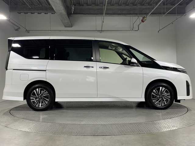 日産 セレナ e－パワー ハイウェイスター V 神奈川県 2025(令7)年 0.1万km未満 プリズムホワイト 登録済未使用車/純正12.3インチナビ/Bluetooth&USB&HDMI&フルセグTV/全方位モニター/純正ナビ連動ドライブレコーダー前後/純正デジタルインナーミラー/純正ビルトインETC2.0/両側パワースライドドア/ハンズフリーオートスライドドア/電動パーキングブレーキ/ブレーキオートホールド/プロパイロット/インテリジェントエマージェンシーブレーキ/衝突回避ステアリングアシスト/踏み間違い防止アシスト/車線逸脱防止支援システム/後側方衝突防止支援システム/LEDヘッドライト/LEDフォグライト