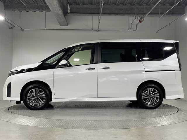 日産 セレナ e－パワー ハイウェイスター V 神奈川県 2025(令7)年 0.1万km未満 プリズムホワイト 登録済未使用車/純正12.3インチナビ/Bluetooth&USB&HDMI&フルセグTV/全方位モニター/純正ナビ連動ドライブレコーダー前後/純正デジタルインナーミラー/純正ビルトインETC2.0/両側パワースライドドア/ハンズフリーオートスライドドア/電動パーキングブレーキ/ブレーキオートホールド/プロパイロット/インテリジェントエマージェンシーブレーキ/衝突回避ステアリングアシスト/踏み間違い防止アシスト/車線逸脱防止支援システム/後側方衝突防止支援システム/LEDヘッドライト/LEDフォグライト