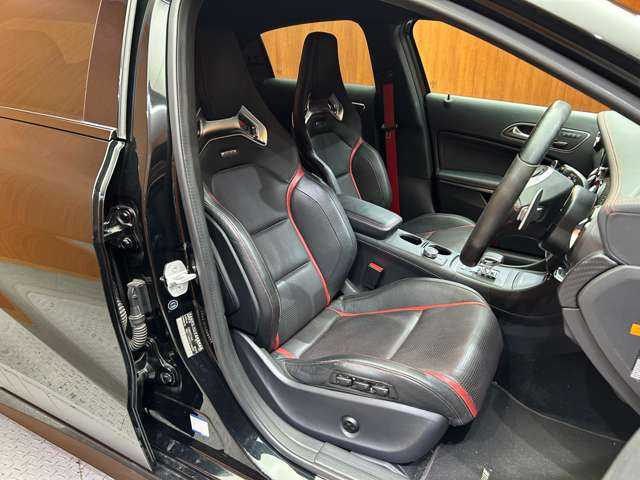 メルセデス・ベンツ Ａ４５ 4マチック エディション1 千葉県 2013(平25)年 6.8万km コスモスブラック 限定車　/ＡＣＣ　/黒革　/ナビ　/ＴＶ　/Ｂｌｕｅｔｏｏｔｈ接続　/Ｂカメラ　/マットブラック１９インチＡＷ　/レッドキャリパー　/シートヒーター　/ＡＭＧスピードシフトＤＣＴ　/衝突軽減Ｂ　/ＢＳＭ　/ＥＴＣ