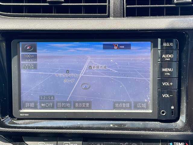 トヨタ アクア X－URBAN 山口県 2015(平27)年 5.7万km ライムホワイトパールクリスタルシャイン プッシュスタート&スマートキー/純正SDナビ/ETC/バックカメラ/ステアリングスイッチ/純正アルミホイル/ヘッドライトべライザー/前後ドライブレコーダー/ECO MODE/純正フロアマット/EV MODE/オートライト/取扱説明書/オートライト/社外マフラー/保証書/フォグランプ/ルーフレール/スペアキー1個