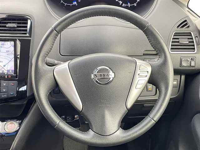 日産 セレナ HWS S HV Vセレ +Sefty 千葉県 2015(平27)年 8.6万km ブリリアントホワイトパール エマージェンシーブレーキ/純正8インチメモリーナビ/フルセグTV/Bluetooth接続/CD/DVD再生/両側パワースライドドア/LEDヘッドライト/リアオートエアコン/スマートキー