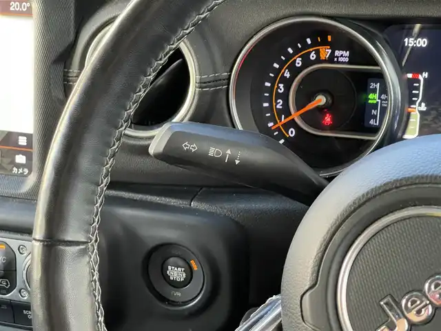 クライスラー・ジープ ジープ ラングラー アンリミテッド サハラ 山梨県 2021(令3)年 5.3万km グラナイトクリスタルメタリッククリアコート ユーザー買取　/ＢＲＵＴ　/２ＳＥＴ　/ブロックタイヤ　/純正ＡＷあり　/純正メモリナビ　/Ｂカメラ　/カープレイ　/ＡＣＣ　/ＢＳＡ　/ＢＴ　/ＬＥＤヘッドライト　/黒革　/シートヒーター　/スペアｋ　/保証書