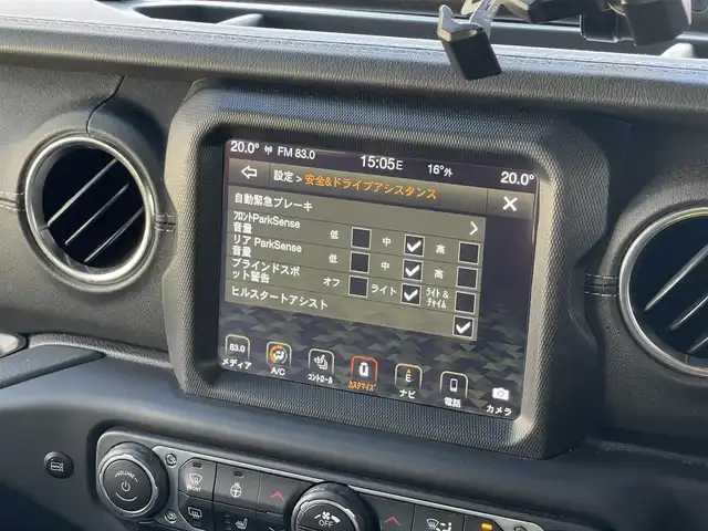 クライスラー・ジープ ジープ ラングラー アンリミテッド サハラ 山梨県 2021(令3)年 5.3万km グラナイトクリスタルメタリッククリアコート ユーザー買取　/ＢＲＵＴ　/２ＳＥＴ　/ブロックタイヤ　/純正ＡＷあり　/純正メモリナビ　/Ｂカメラ　/カープレイ　/ＡＣＣ　/ＢＳＡ　/ＢＴ　/ＬＥＤヘッドライト　/黒革　/シートヒーター　/スペアｋ　/保証書