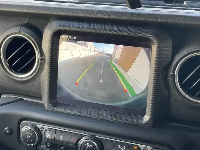 クライスラー・ジープ ジープ ラングラー アンリミテッド サハラ 山梨県 2021(令3)年 5.3万km グラナイトクリスタルメタリッククリアコート ユーザー買取　/ＢＲＵＴ　/２ＳＥＴ　/ブロックタイヤ　/純正ＡＷあり　/純正メモリナビ　/Ｂカメラ　/カープレイ　/ＡＣＣ　/ＢＳＡ　/ＢＴ　/ＬＥＤヘッドライト　/黒革　/シートヒーター　/スペアｋ　/保証書