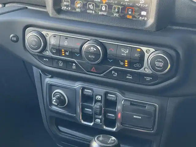 クライスラー・ジープ ジープ ラングラー アンリミテッド サハラ 山梨県 2021(令3)年 5.3万km グラナイトクリスタルメタリッククリアコート ユーザー買取　/ＢＲＵＴ　/２ＳＥＴ　/ブロックタイヤ　/純正ＡＷあり　/純正メモリナビ　/Ｂカメラ　/カープレイ　/ＡＣＣ　/ＢＳＡ　/ＢＴ　/ＬＥＤヘッドライト　/黒革　/シートヒーター　/スペアｋ　/保証書