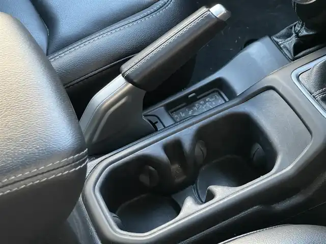 クライスラー・ジープ ジープ ラングラー アンリミテッド サハラ 山梨県 2021(令3)年 5.3万km グラナイトクリスタルメタリッククリアコート ユーザー買取　/ＢＲＵＴ　/２ＳＥＴ　/ブロックタイヤ　/純正ＡＷあり　/純正メモリナビ　/Ｂカメラ　/カープレイ　/ＡＣＣ　/ＢＳＡ　/ＢＴ　/ＬＥＤヘッドライト　/黒革　/シートヒーター　/スペアｋ　/保証書