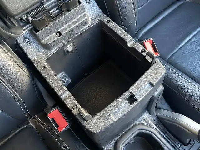 クライスラー・ジープ ジープ ラングラー アンリミテッド サハラ 山梨県 2021(令3)年 5.3万km グラナイトクリスタルメタリッククリアコート ユーザー買取　/ＢＲＵＴ　/２ＳＥＴ　/ブロックタイヤ　/純正ＡＷあり　/純正メモリナビ　/Ｂカメラ　/カープレイ　/ＡＣＣ　/ＢＳＡ　/ＢＴ　/ＬＥＤヘッドライト　/黒革　/シートヒーター　/スペアｋ　/保証書