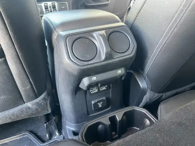 クライスラー・ジープ ジープ ラングラー アンリミテッド サハラ 山梨県 2021(令3)年 5.3万km グラナイトクリスタルメタリッククリアコート ユーザー買取　/ＢＲＵＴ　/２ＳＥＴ　/ブロックタイヤ　/純正ＡＷあり　/純正メモリナビ　/Ｂカメラ　/カープレイ　/ＡＣＣ　/ＢＳＡ　/ＢＴ　/ＬＥＤヘッドライト　/黒革　/シートヒーター　/スペアｋ　/保証書