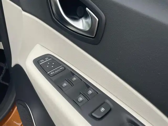 ルノー キャプチャー インテンス 静岡県 2018(平30)年 1.7万km オレンジ LED PURE VISON/オートライト /コントラストルーフ /プライバシーガラス /17インチアルミホイール/電動格納ミラー/プッシュスタートスイッチ/ドアバイザー/ETC